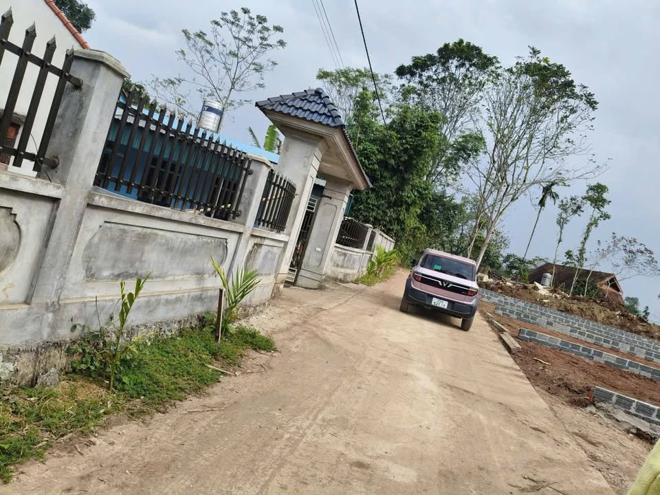 Bán lô đất đẹp 120m² tại Lạc Lương, Yên Thủy, Hòa Bình - Giá chỉ 200 triệu!