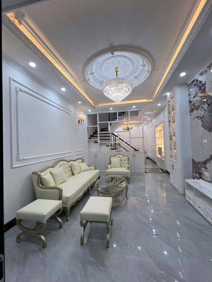 Nhà 5 tầng Thịnh Quang, Đống Đa 47m² giá 20.5 tỷ - Cơ hội tuyệt vời cho gia đình bạn!