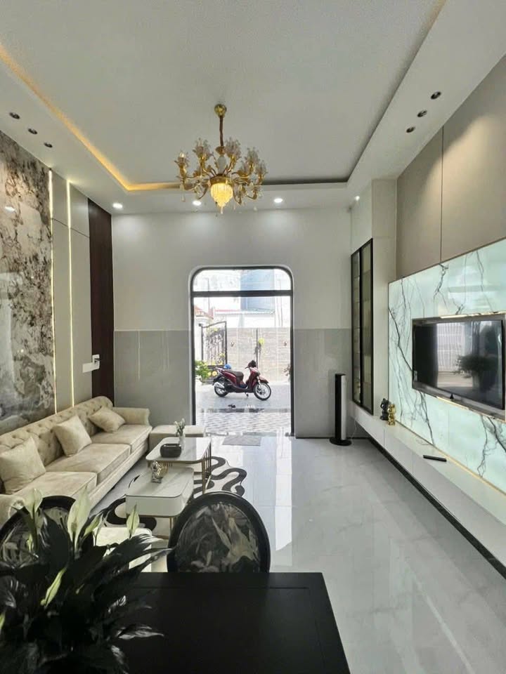 Nhà Phường 4, Quận Phú Nhuận 100m² giá 3.18 tỷ - Vị trí đắc địa gần phố đi bộ!