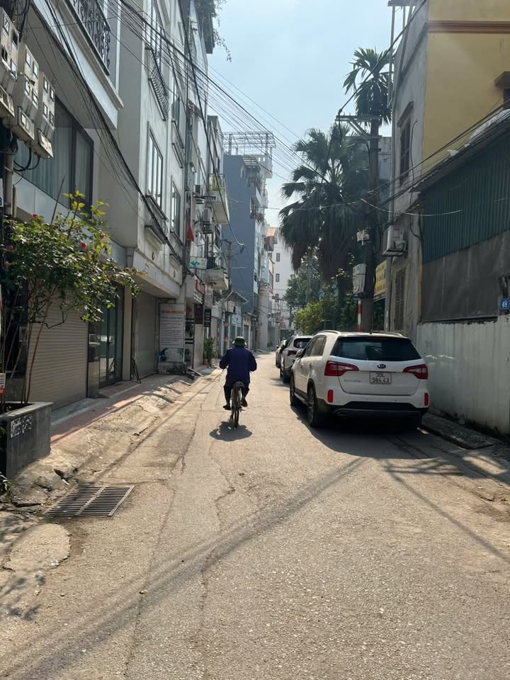 Nhà FrontHouse Nguyễn Văn Linh 37m² giá 12 tỷ - Kinh doanh sầm uất, thang máy tiện lợi!