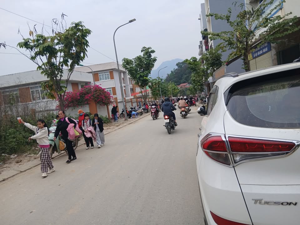 Đất nền Sông Hiến, Cao Bằng 81m² giá 300 triệu - Sổ đỏ chính chủ, sang tên ngay!