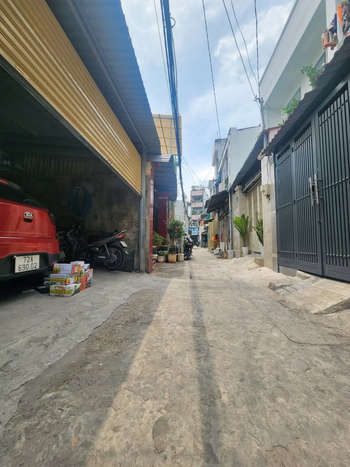 Nhà riêng Gò Vấp 84m² giá 5.5 tỷ - Hẻm xe hơi, gần mặt tiền Nguyễn Duy Cung!