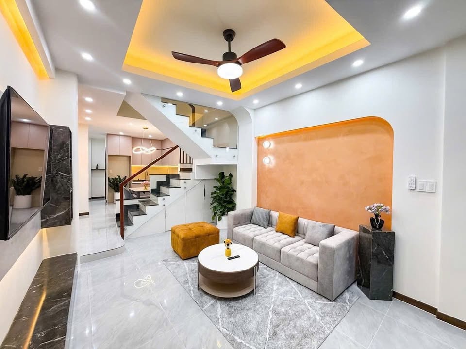 Nhà đẹp Tân Mai 39m² giá 7 tỷ - Ngõ thông, gần ô tô!