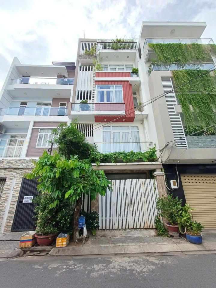 Nhà phố Nguyễn Hồng Đào, Tân Bình 90m² giá 11.99 tỷ - Thiết kế kiểu biệt thự sang trọng!