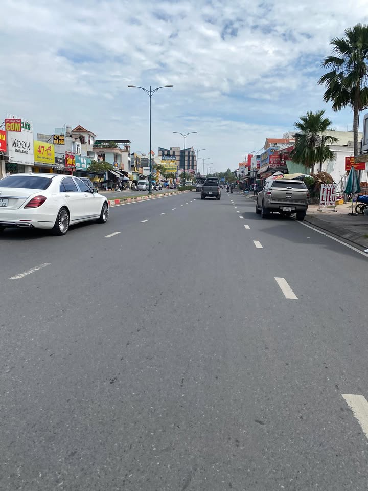 Nhà 2 tầng đường Hoàng Hữu Nam, Quận 9 - 135m² giá chỉ 6 tỷ - Hẻm xe hơi thoáng mát!