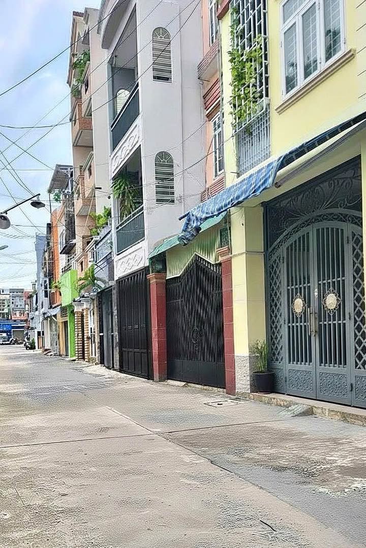 Nhà phố Tân Bình 47m² giá 11.5 tỷ - Đường Cách Mạng Tháng Tám, gần ga Metro!