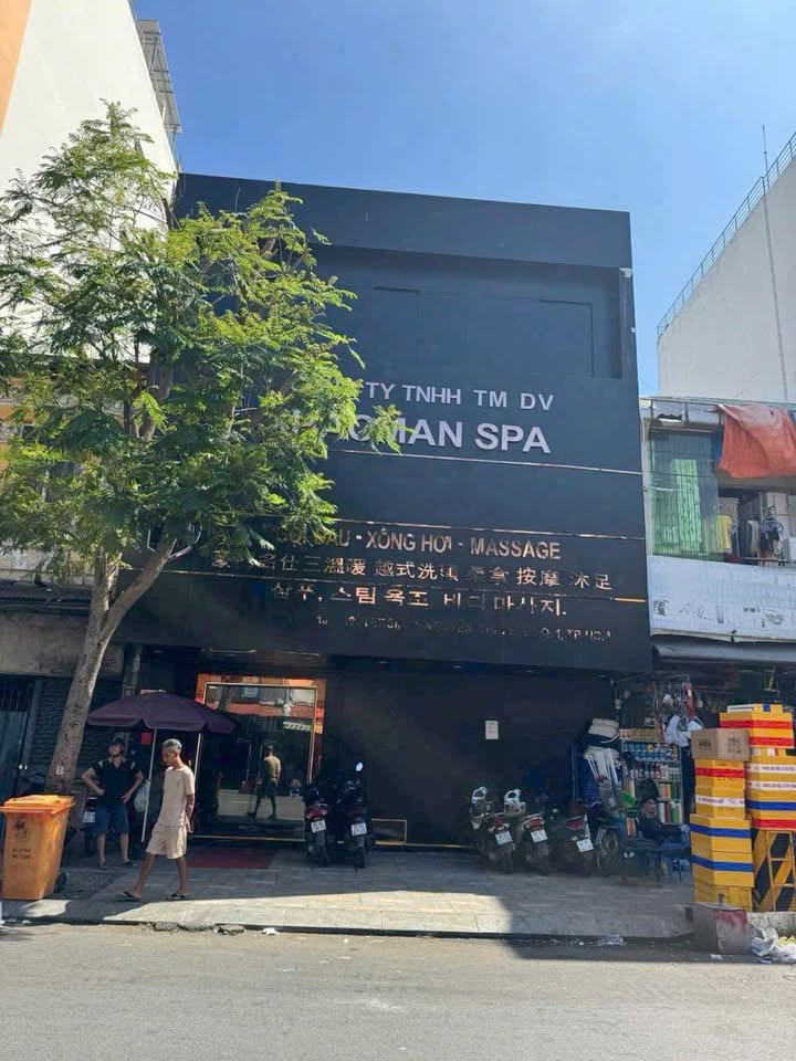 Bán nhà mặt tiền 144m² - Trung Tâm Quận 1 - Gần chợ Bến Thành