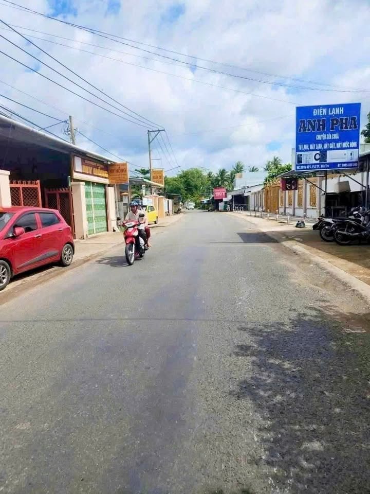 Nhà mặt tiền đường Thầy Cai, Phường 8, Bến Tre, 823m² - Giá bán gấp chỉ 10.5 tỷ!