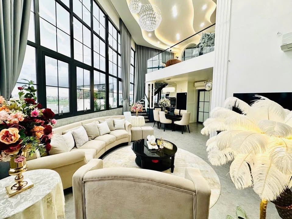 Cho thuê nguyên tòa nhà phố Thanh Am, Long Biên 100m² - Mặt tiền rộng, nội thất sang trọng!