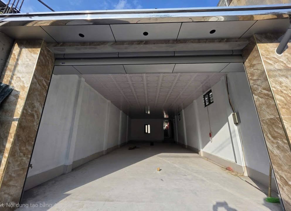 Cho thuê nguyên căn mặt phố Bồ Đề, Long Biên 165m² - Vị trí đẹp, kinh doanh thuận lợi!