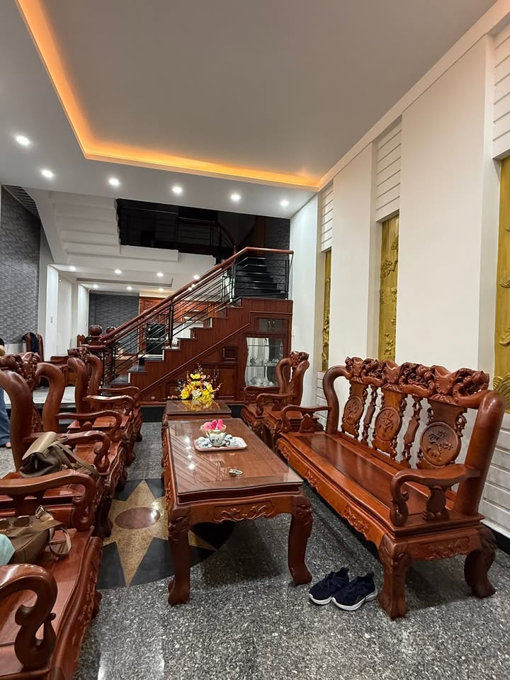 Nhà mặt tiền 3,5 tầng tại Quy Nhơn 79m² giá 8 tỷ - Cơ hội sở hữu nhà ngay trung tâm!