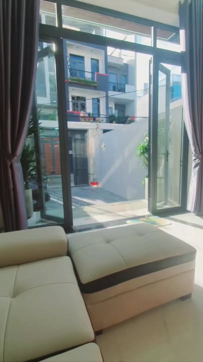 Nhà phố 4 tầng Tô Ngọc Vân 100m² giá 7.6 tỷ - Sân rộng ô tô vào tận nhà!