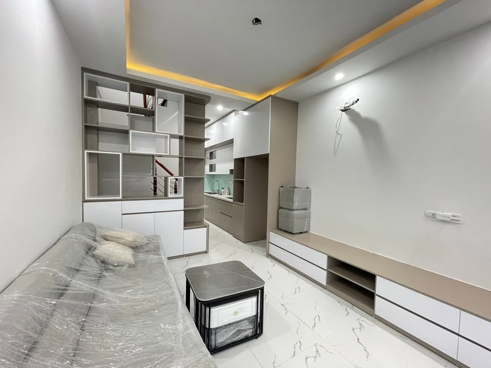 Nhà đẹp Trần Hòa Hoàng Mai 35m² giá 3 tỷ - Ô tô đậu cổng, ngõ thông thoáng!