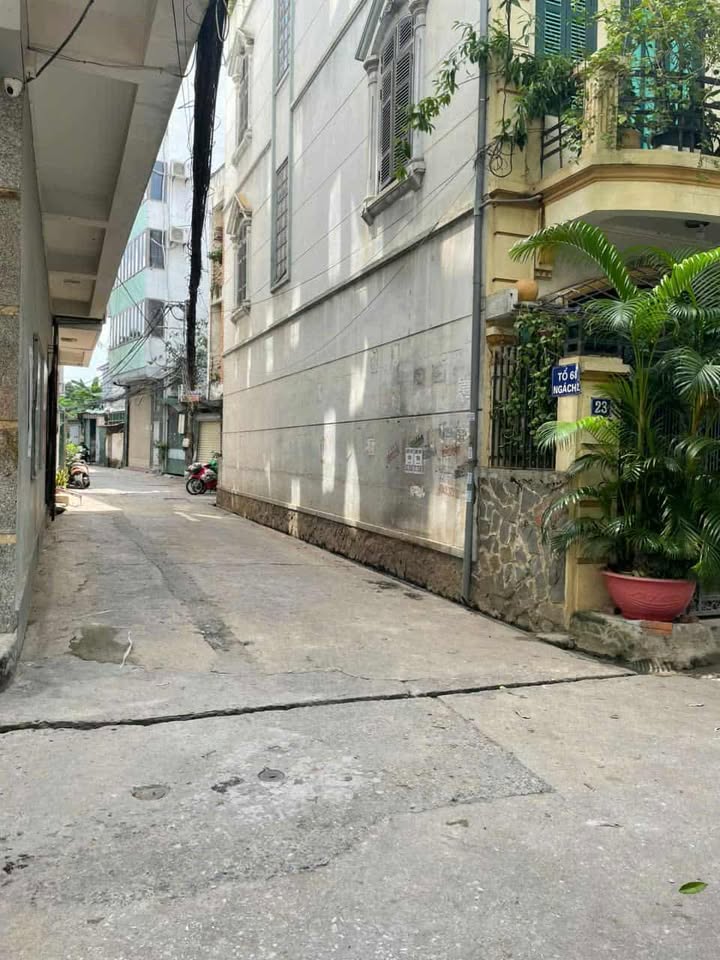 Nhà cấp 4 Tân Mai Hoàng Mai 61m² - Sổ đỏ chính chủ, ô tô tránh