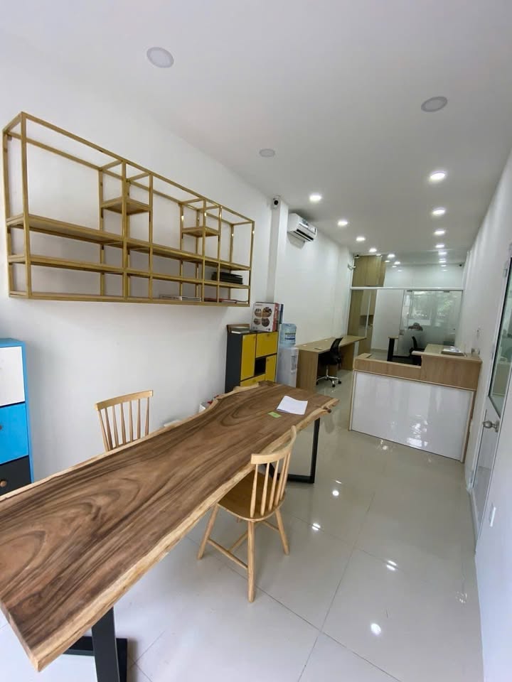 Cho thuê văn phòng mặt tiền Hoàng Kế Viêm, Tân Bình, 35m² giá chỉ 9 triệu/tháng - Địa điểm kinh doanh lý tưởng!