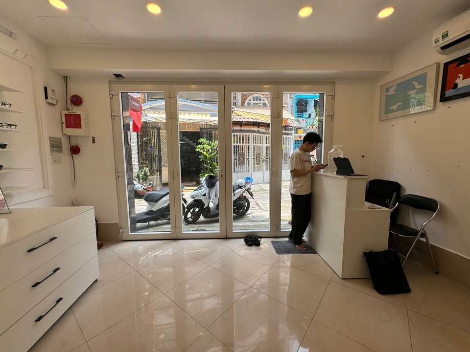 Mặt bằng cho thuê tại Huỳnh Văn Bánh, Q.Phú Nhuận - Giá chỉ 8 triệu/tháng!