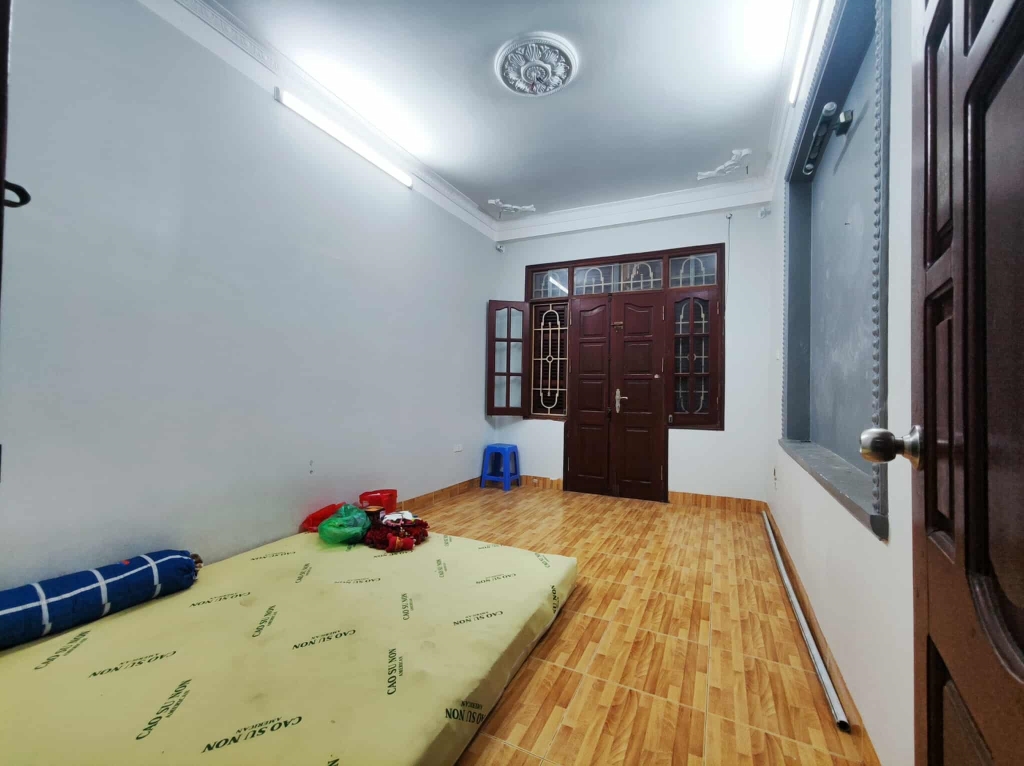 Nhà phố Pháo Đài Láng Đống Đa 28m² giá 10.5 triệu - Nhà đẹp 5 tầng, ban công thoáng mát!