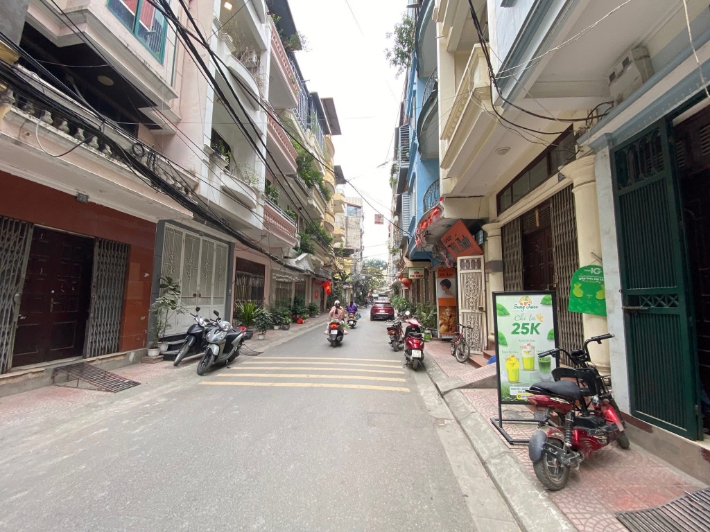 Nhà phân lô Hoàng Quốc Việt 52m² giá 19 tỷ - Kinh doanh đỉnh cao!