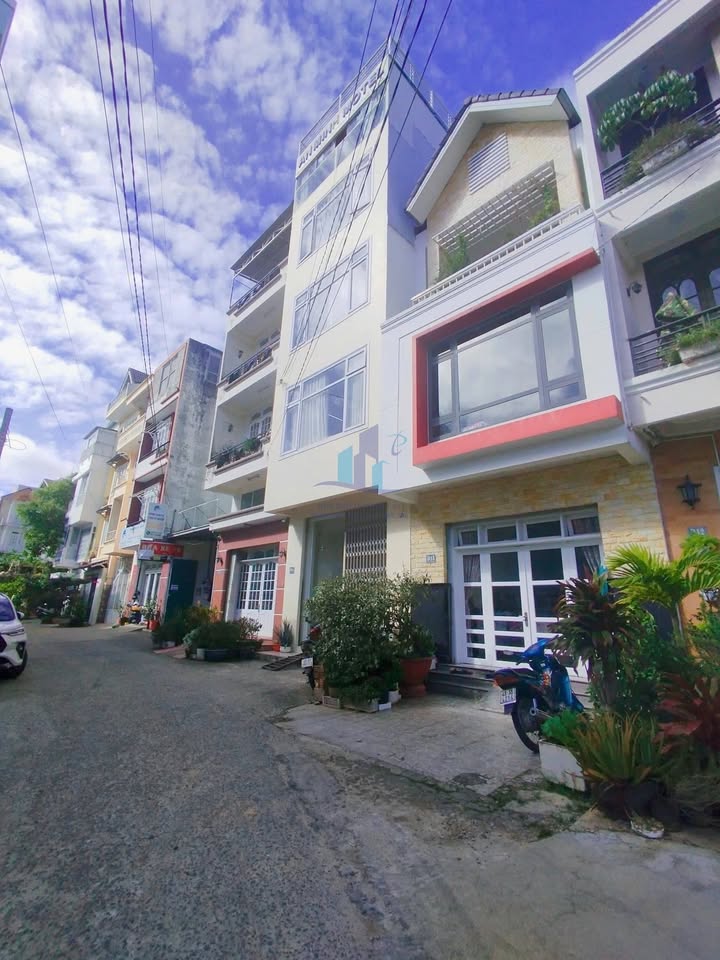 Khách sạn đường KQH Bà Triệu, Đà Lạt 75m² giá 15.2 tỷ - Đầu tư sinh lời ngay!