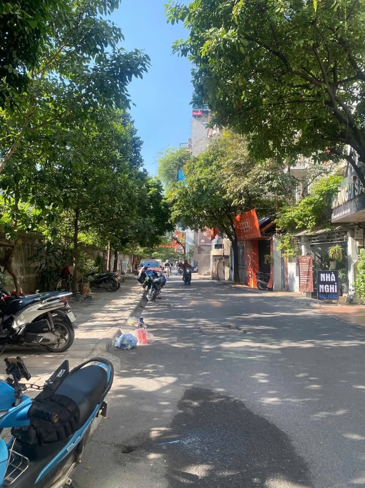 Nhà 7 tầng Xuân La 40m² giá 11 tỷ - Full nội thất, chỉ việc vào ở ngay!