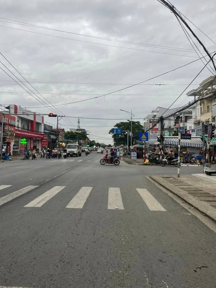 Nhà cấp 4 mặt tiền Quốc Lộ 1A, Hòa Bình, 89m² - Vị trí kinh doanh sầm uất!