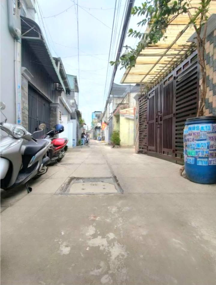 Nhà 3 Lầu 1 Trệt Dĩ An 84m² giá 5.75 tỷ - Thiết kế hiện đại, tiện ích đầy đủ!