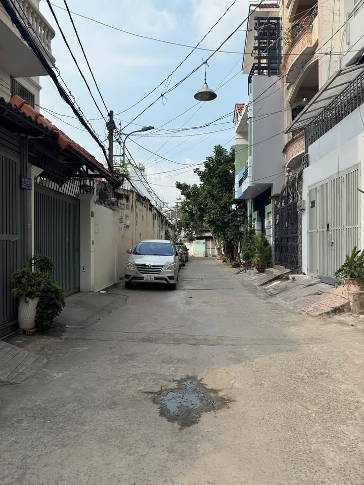 Nhà nát Nơ Trang Long 123m² giá 13.6 tỷ - Vị trí đẹp gần khu trọ sinh viên!