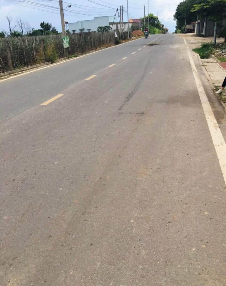 Đất mặt tiền đường Phú Trung, Đức Trọng 100m² - Kết nối giao thông thuận lợi!