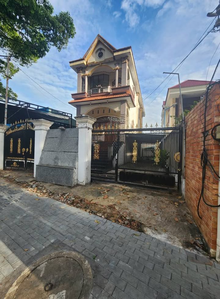 Nhà mặt tiền Huỳnh Văn Lũy Thủ Dầu Một 210m² giá 30 triệu - Phù hợp cho văn phòng, spa!