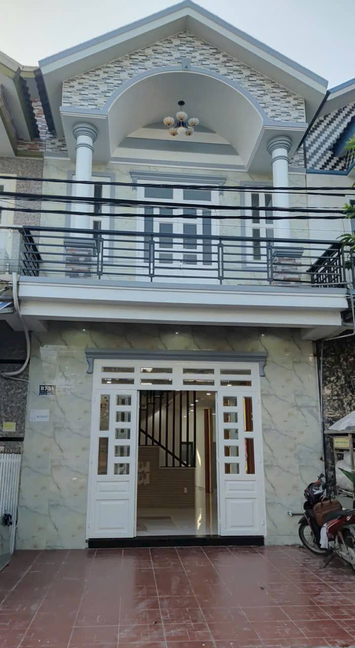 Nhà phố Lái Thiêu 100m² giá 5 tỷ - Thiết kế hiện đại, gần chợ và trường học!