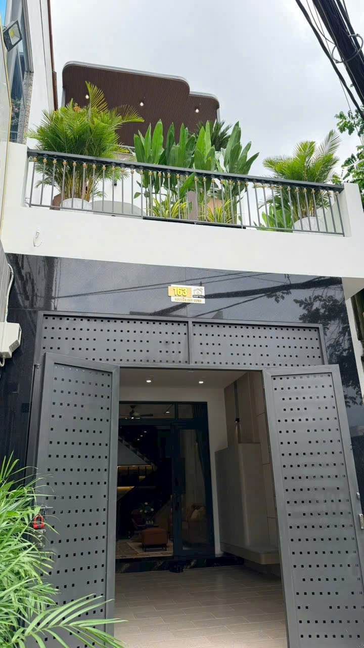 Bán nhà mặt tiền Nguyễn Duy Cung, quận Gò Vấp, 95m² giá 11.99 tỷ - Vị trí đắc địa, tiện nghi đầy đủ!