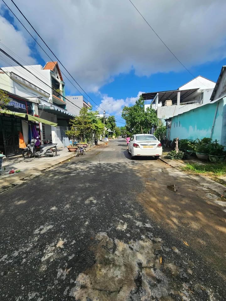 Nhà 2 tầng đường Tô Vĩnh Diện, Cẩm Lệ, 165m² giá 9.8 tỷ - Mặt tiền rộng, vị trí thuận lợi!