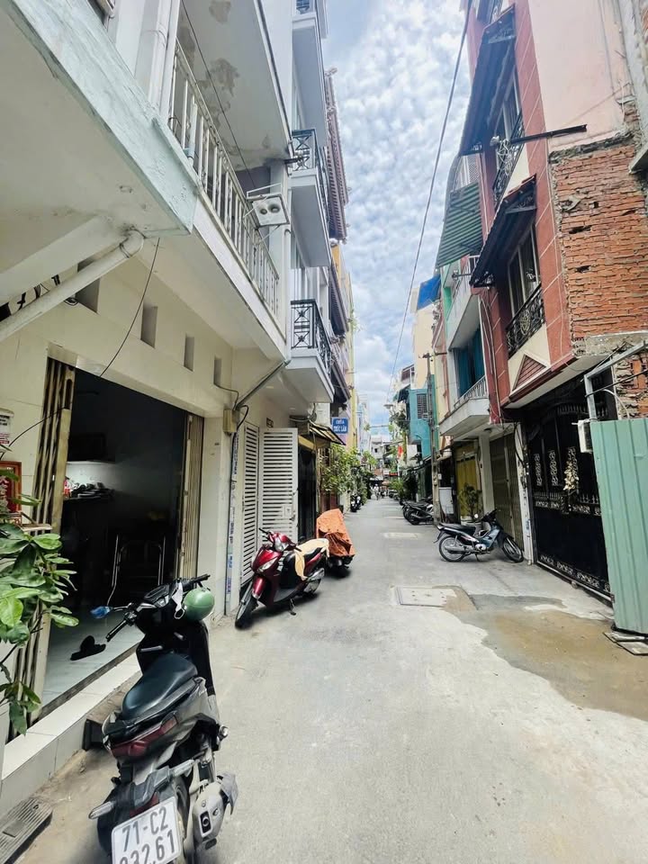 Nhà phố Nguyễn Thiện Thuật, Q3 33m² giá 8.2 tỷ - Vị trí đắc địa, mua ngay!