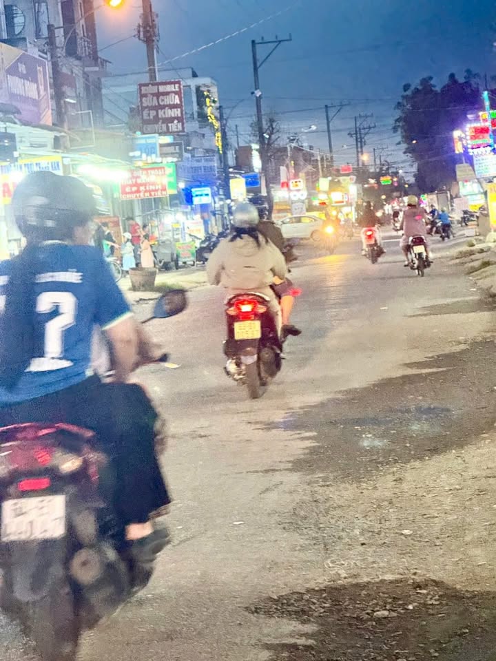 Nhà C4 mặt tiền kinh doanh KDC Phước Yên A, Vĩnh Long 125m² giá 2.3 tỷ - Cơ hội đầu tư hấp dẫn!