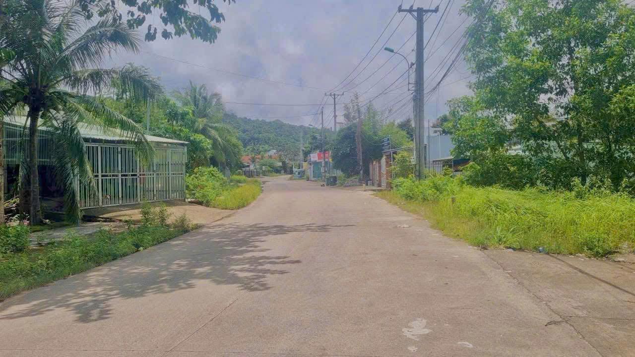 Đất nền Cây Thông Ngoài Phú Quốc 500m² giá 2,1 tỷ - Cơ hội đầu tư hấp dẫn!