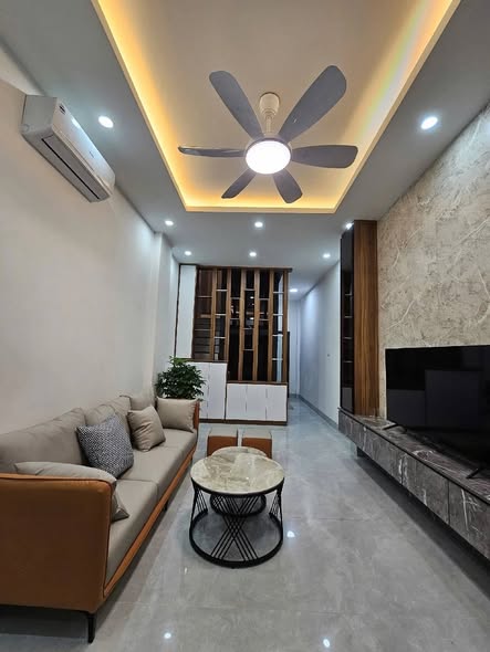 Nhà 5 Tầng Đông Tác, Đống Đa 35m² chỉ 9.8 tỷ - Sẵn sàng vào ở!