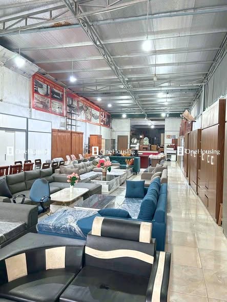 Nhà mặt phố Ngô Gia Tự, Long Biên, 308.6m² giá 45 tỷ - Kinh doanh sầm uất!