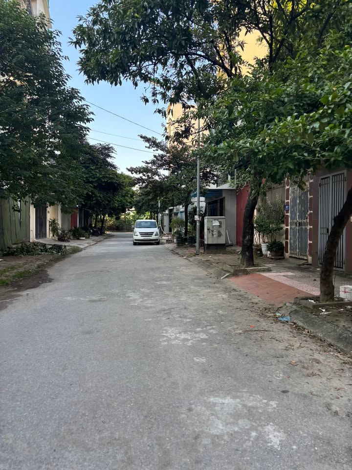 Nhà bán Thạch Bàn 32m² giá 5 tỷ - Ngõ thông thoáng gần AEON Long Biên!