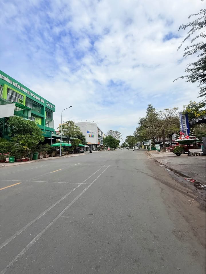 Đất nền mặt tiền Út Trà Ôn, Phước Long B, Quận 9, 100m² giá 12.9 tỷ - Cơ hội đầu tư tuyệt vời!