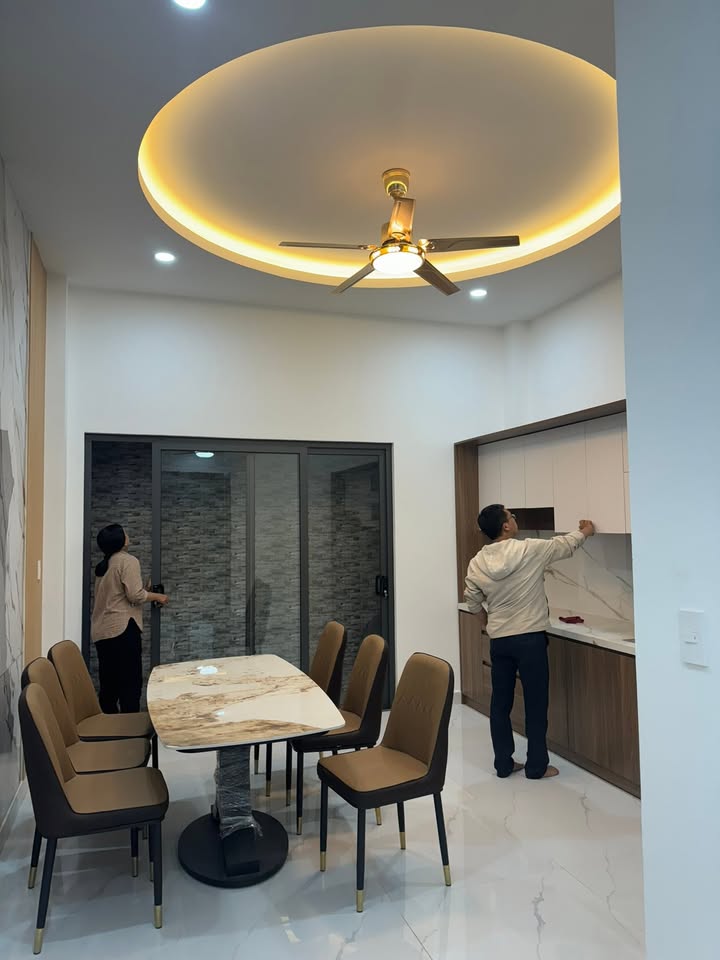 Nhà phố hẻm xe hơi, đường số 6, P. Long Bình 61.6m² giá 5.6 tỷ - Thiết kế hiện đại, sẵn sàng vào ở!
