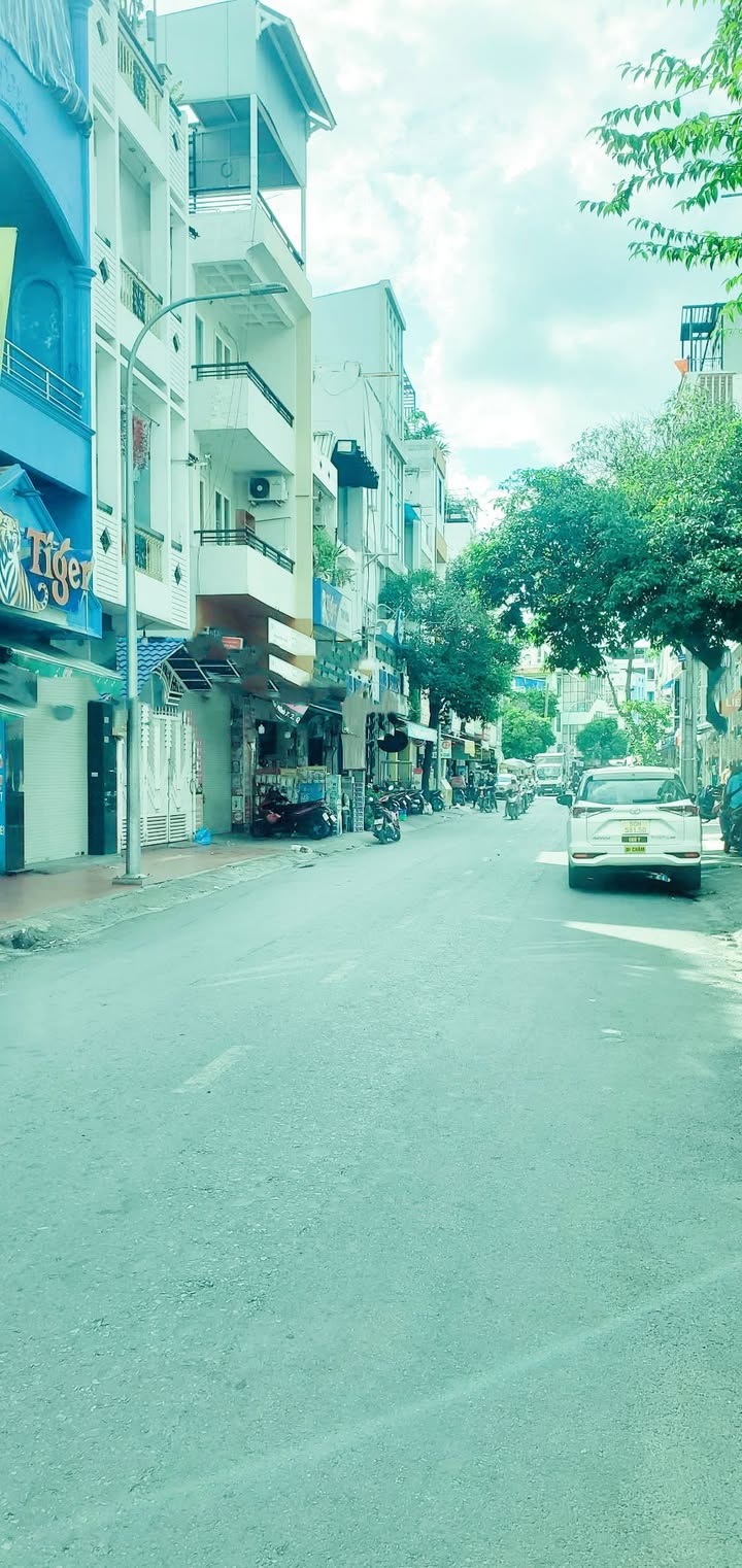 Nhà mặt tiền kinh doanh 5 tầng tại Tân Bình 180m² - Tiềm năng sinh lời cao!