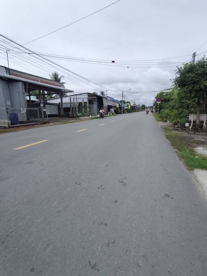 Nhà mặt tiền Quốc Lộ 60, xã Tân Thành Bình, 184m² giá chỉ 1.4 tỷ - Cơ hội đầu tư hấp dẫn!