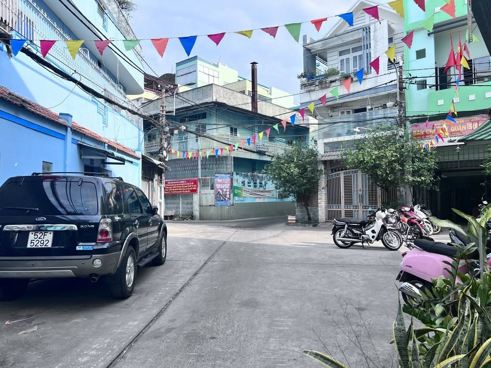 Nhà phố Quận 11 47m² giá 8.8 tỷ - Gần mặt tiền hẻm ô tô