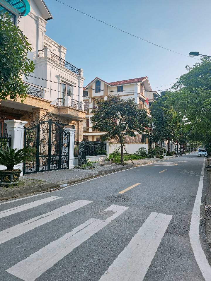 Biệt thự sân vườn KĐT Xuân Phương Viglacera, Nam Từ Liêm 191m² giá 32 tỷ - Đường rộng ô tô tránh nhau thoải mái!