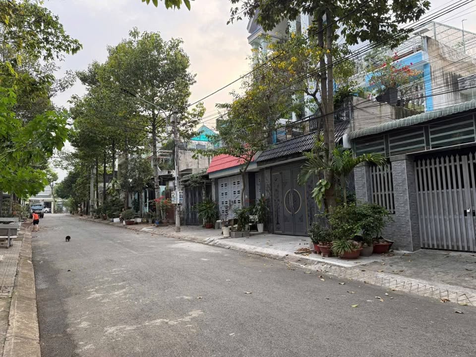 Nhà 1 Lầu 1 Trệt KDC BICONSI Dĩ An 125m² giá 5.45 tỷ - Sổ hồng chính chủ, thương lượng nhẹ!