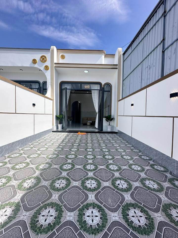 Nhà hoàn thiện tại 62 Nguyễn Chí Thanh, Hoà Thành, Tây Ninh - Giá 1.55 tỷ - Phong thủy tốt!