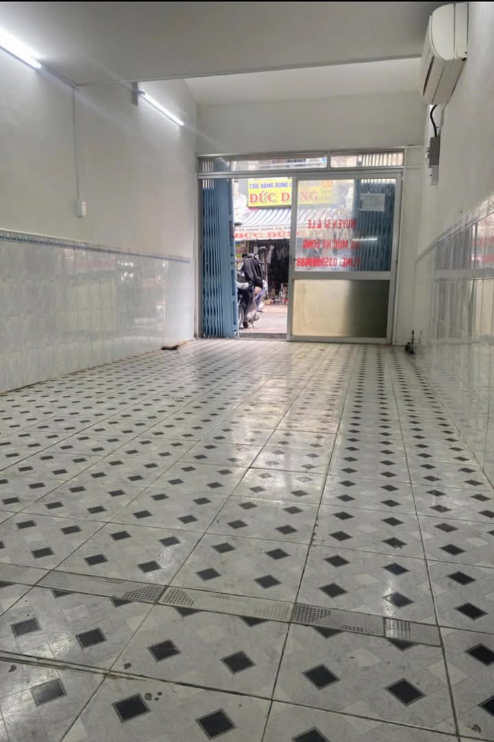 Nhà mặt tiền Bà Hạt, Quận 10, 1 trệt 1 lửng - Kinh doanh tự do, sẵn sàng cho thuê!