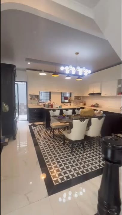 Biệt thự 3 tầng Cam Đường 200m² giá 8 tỷ - Không gian sống đẳng cấp!