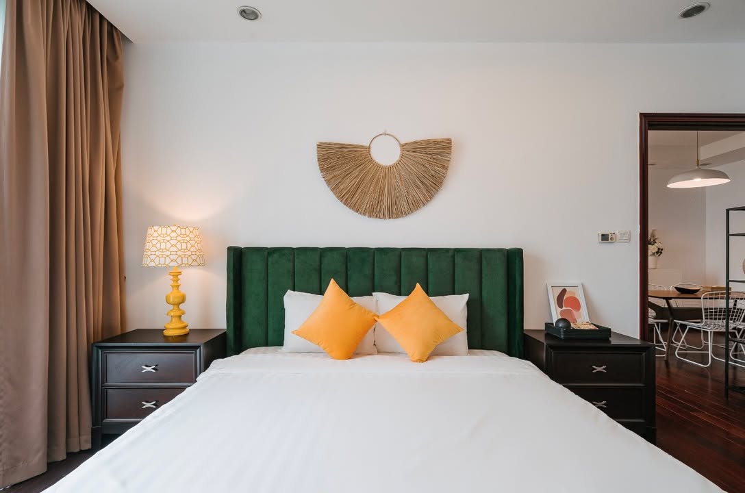 Căn hộ Royal City 2 phòng ngủ giá 17.5 triệu - Thiết kế đẹp, ban công mát mẻ!