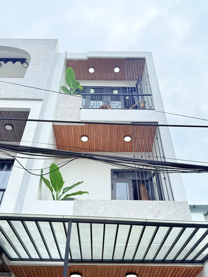 Nhà 3 Tầng Mặt Tiền Đường Tống Duy Tân, Đà Nẵng 63m² giá 5.05 tỷ - Không gian thoáng đãng, gần chợ Hòa Mỹ!